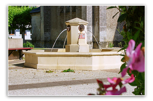 la fontaine du village de trizay